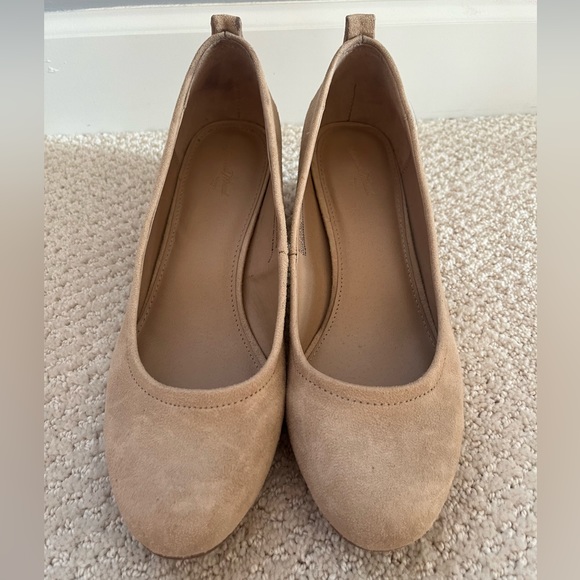 American Rag Tan Suede Thick Heeled Heels - Picture 3 of 5